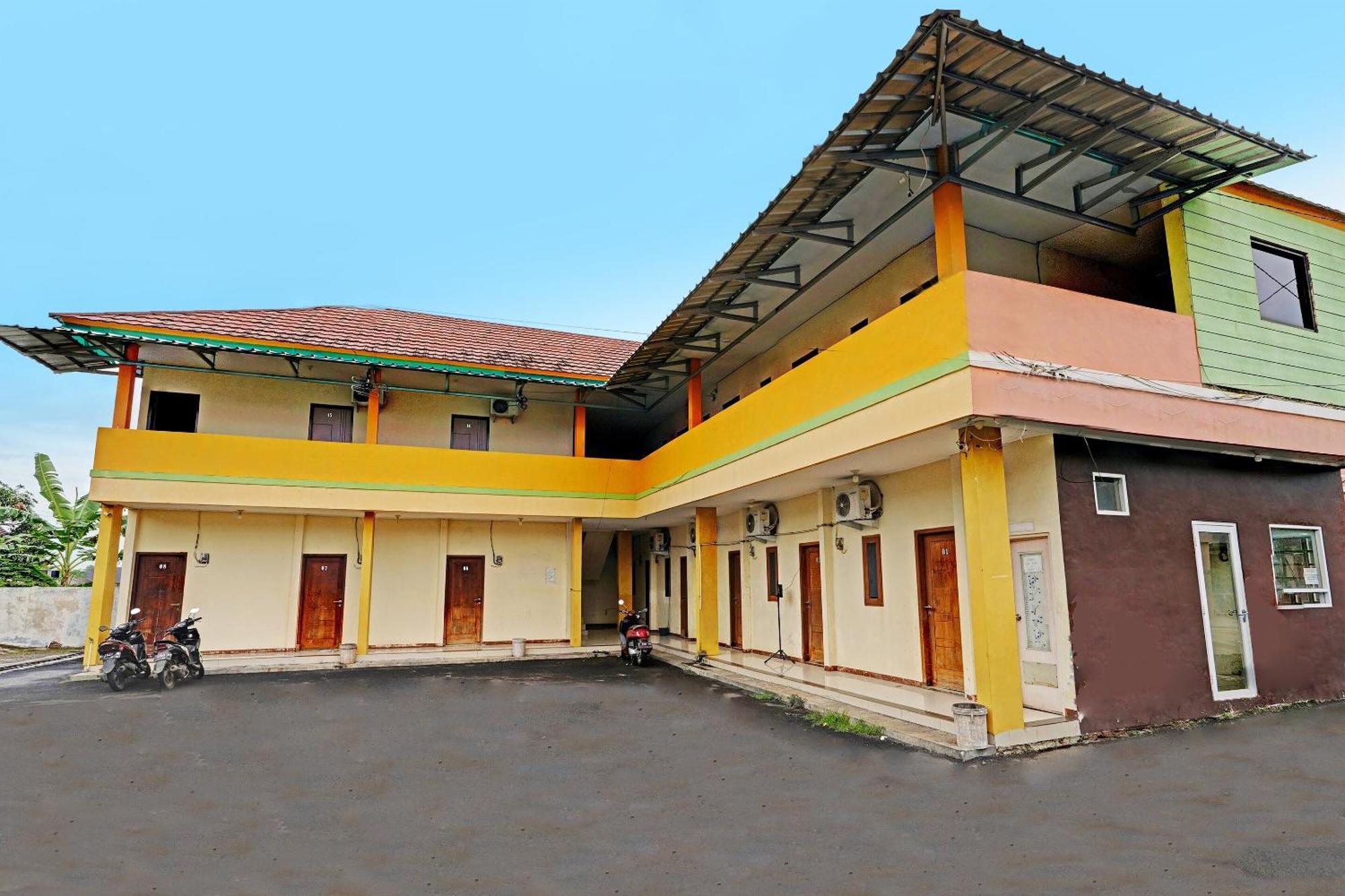 Pondokan Cempaka Cirebon RedPartner Luaran gambar
