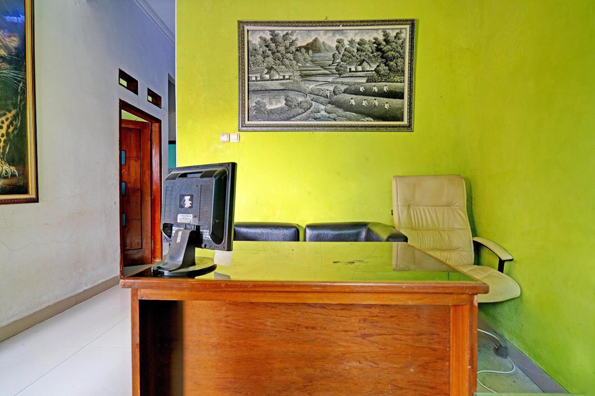 Pondokan Cempaka Cirebon RedPartner Luaran gambar