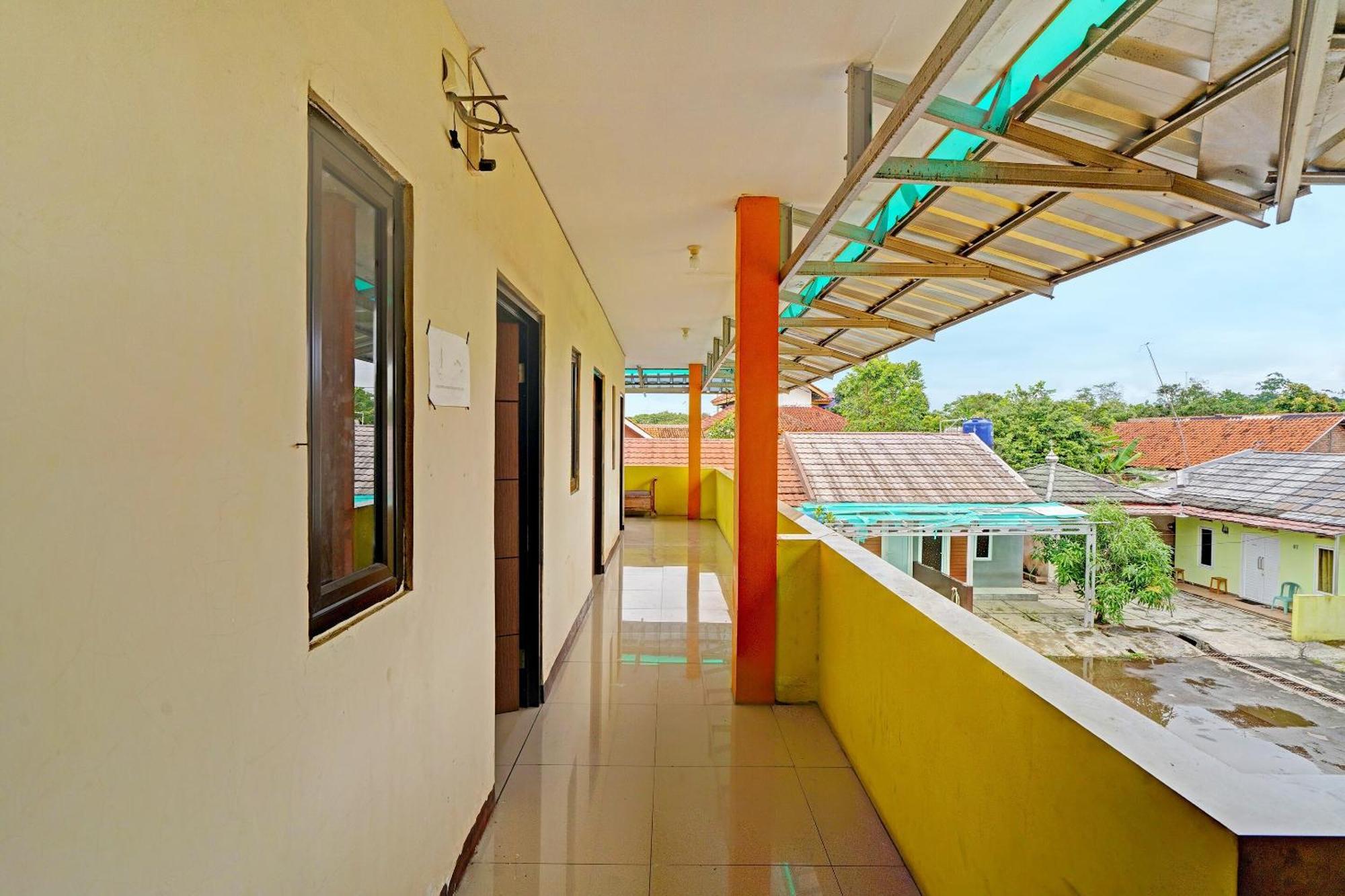Pondokan Cempaka Cirebon RedPartner Luaran gambar