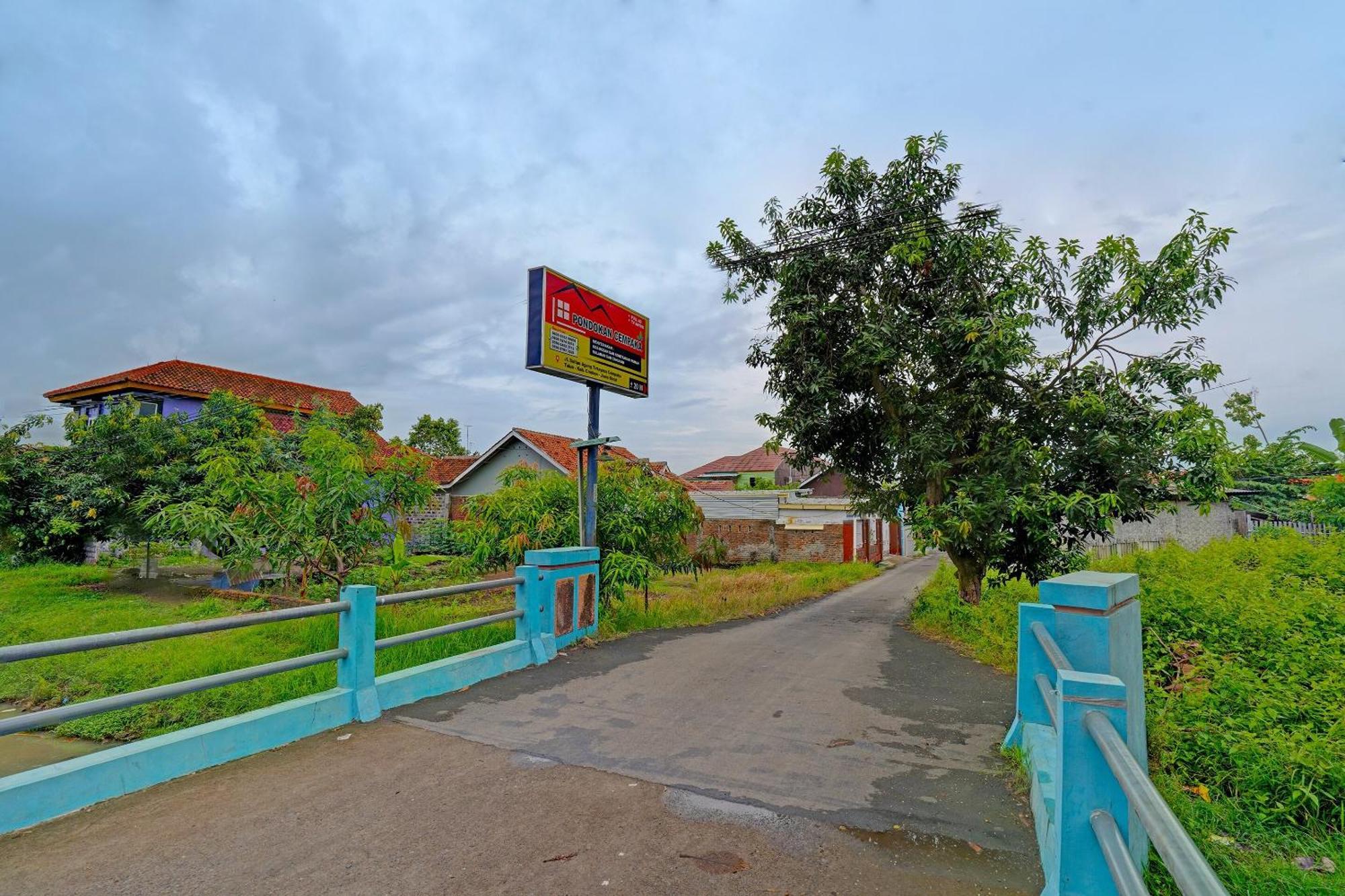 Pondokan Cempaka Cirebon RedPartner Luaran gambar