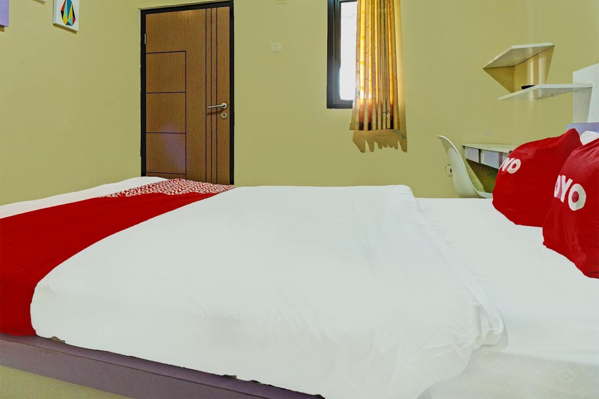 Pondokan Cempaka Cirebon RedPartner Luaran gambar
