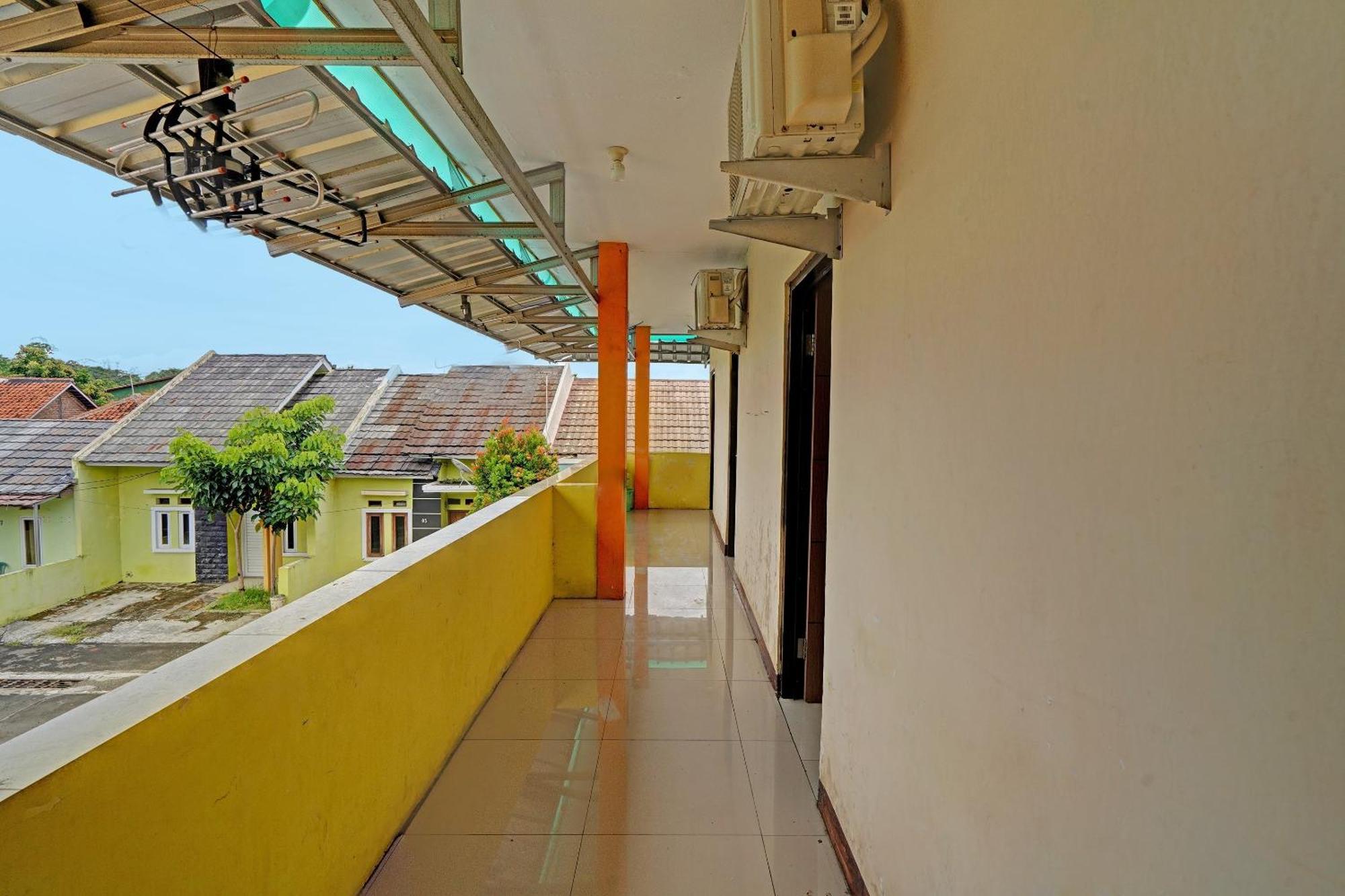 Pondokan Cempaka Cirebon RedPartner Luaran gambar